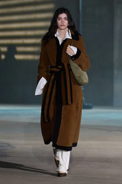 Look 13